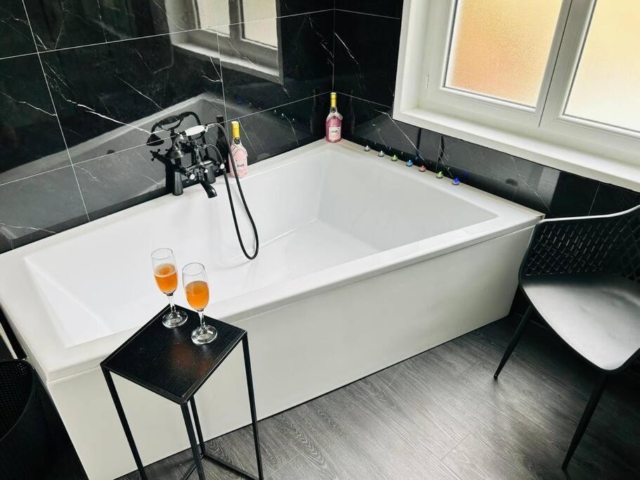 Love Room « L'Etreinte Doree » Illiers-Combray Екстер'єр фото