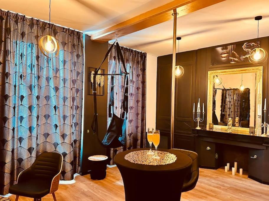 Love Room « L'Etreinte Doree » Illiers-Combray Екстер'єр фото