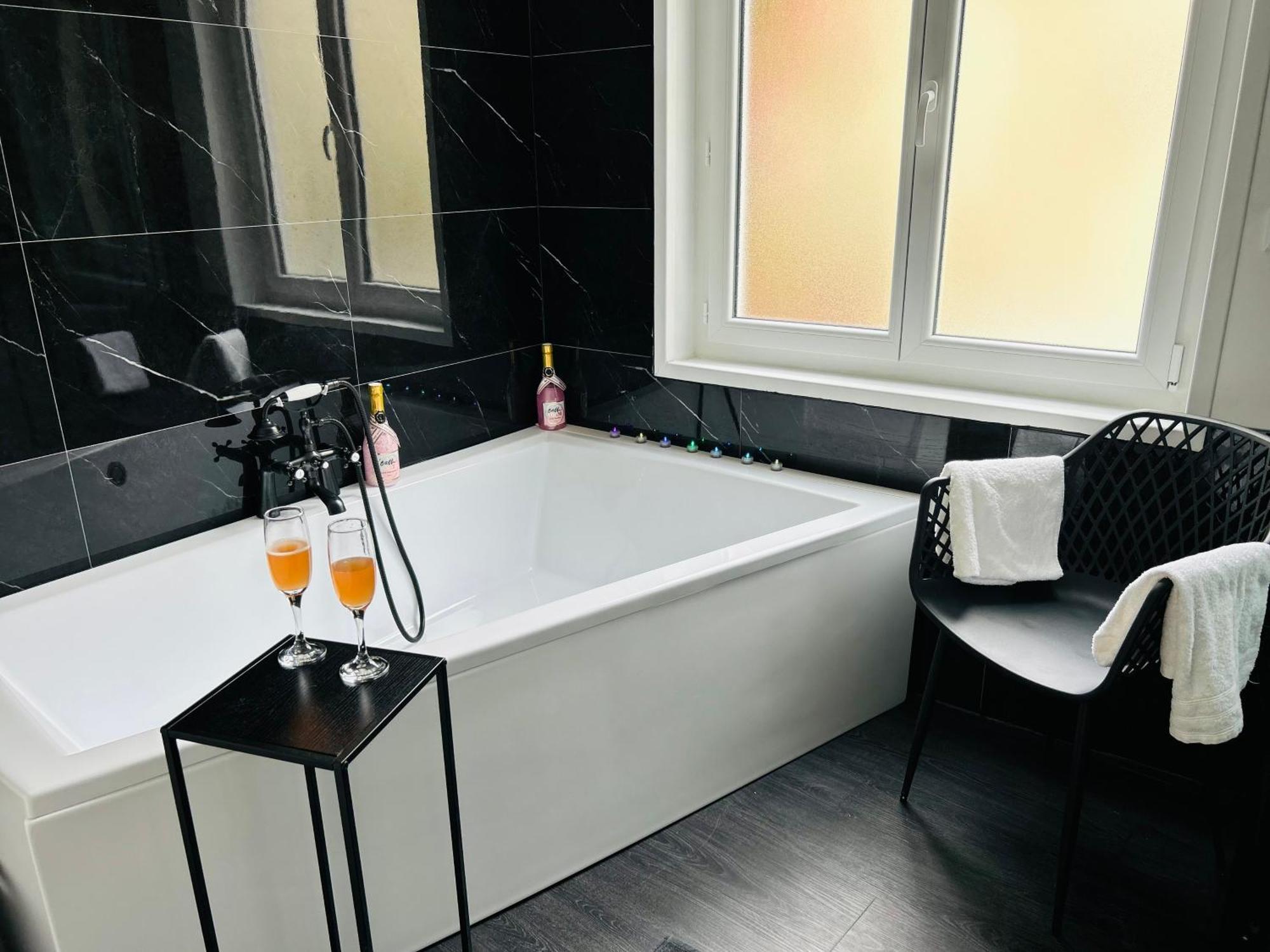 Love Room « L'Etreinte Doree » Illiers-Combray Екстер'єр фото